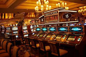 Thunder-themed slot style section displayed clearly within the 6 apps layout